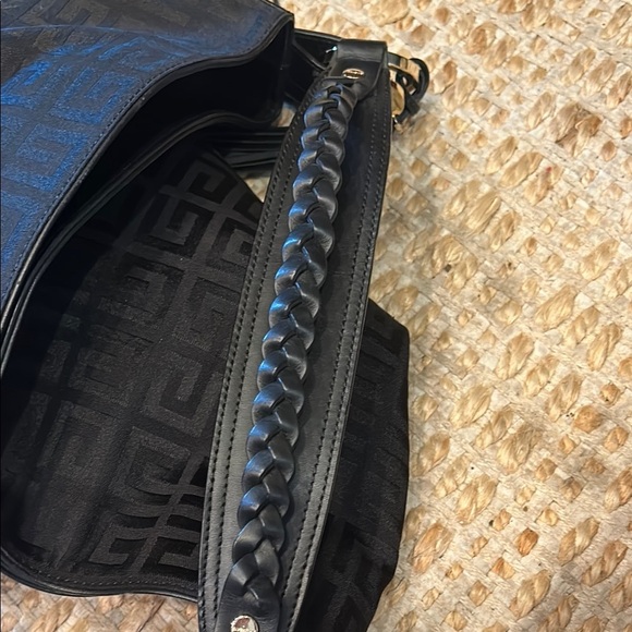 Givenchy Elegant Black Patterned Bag - Picture 6 of 15